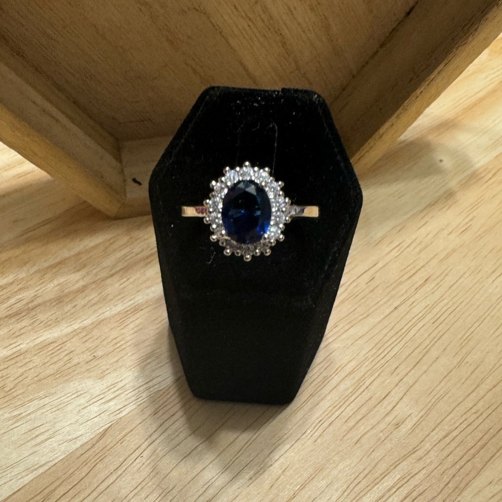 SIZE 10 WEDDING RING - Picture 8 of 9